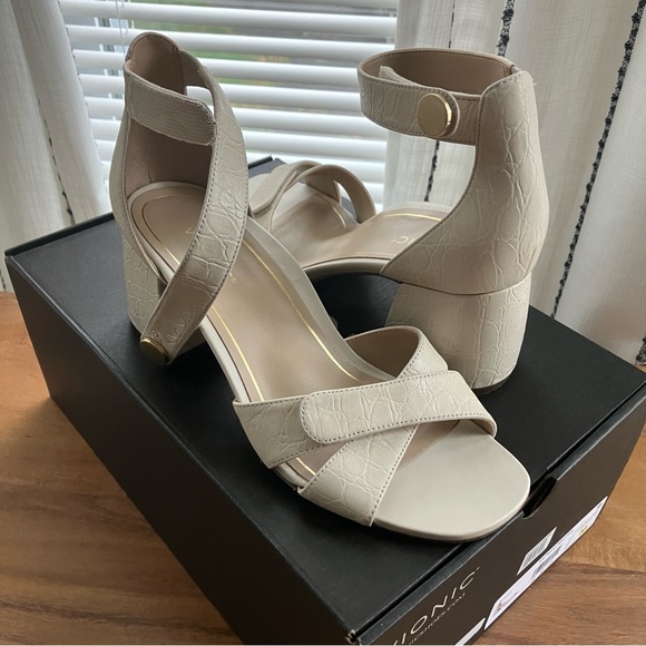 Vionic Leather Sandals - Picture 5 of 5